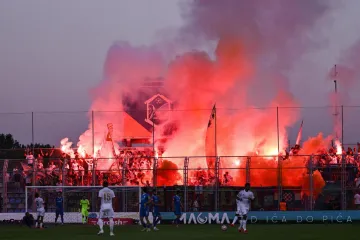 Stra&scaron;ne scene iz Varaždina: Pogledajte kako je Torcida zapalila tribinu i žestoko izvrijeđala Dalića