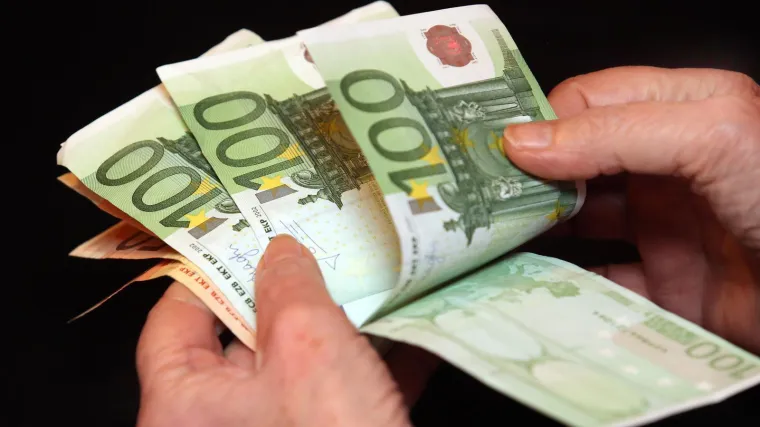 Dijelu Hrvata će u petak sjesti novac na račune, objavljeno priopćenje
