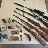 Policija kod 61-godi&scaron;njaka prona&scaron;la čitav arsenal oružja, ali tu nije bio kraj iznenađenjima