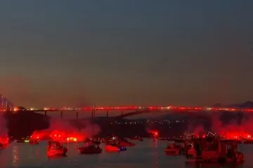 Armada osvijetlila Krčki most sa 222 baklje, HGSS razvio zastavu na tvrđavi u Dubrovniku