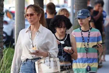 Djeca Jennifer Lopez na udaru kritika: 'Jede li on i&scaron;ta?... Za&scaron;to su stalno na mobitelu? '
