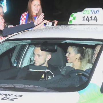 Ivan Rakitić objavio niz fotografija sa suprugom i otkrio svoje najdraže mjesto