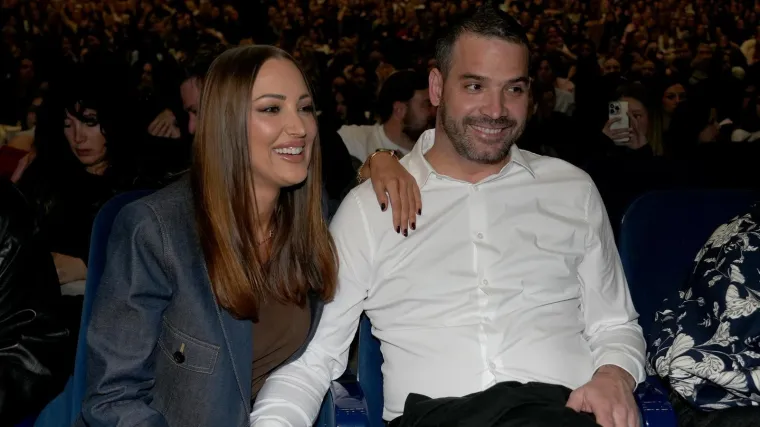 Aleksandru Prijović i njezinog supruga odbili u restoranu na Hvaru, javila se i hostesa i pjevačica
