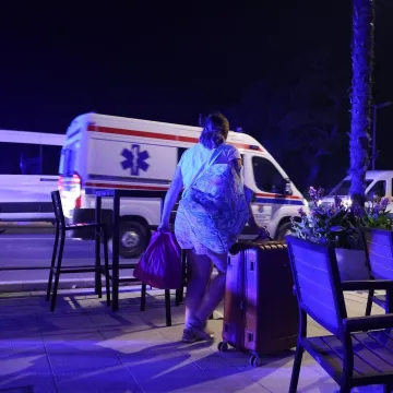 Noć straha kod Omi&scaron;a: Hitna zbrinula 19 osoba, u pripravnosti brod Hrvatske ratne mornarice