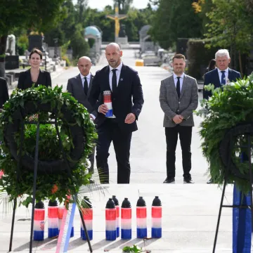Polaganjem vijenaca i paljenjem svijeća odana počast žrtvama totalitarizma: 'Ne ponovilo se'