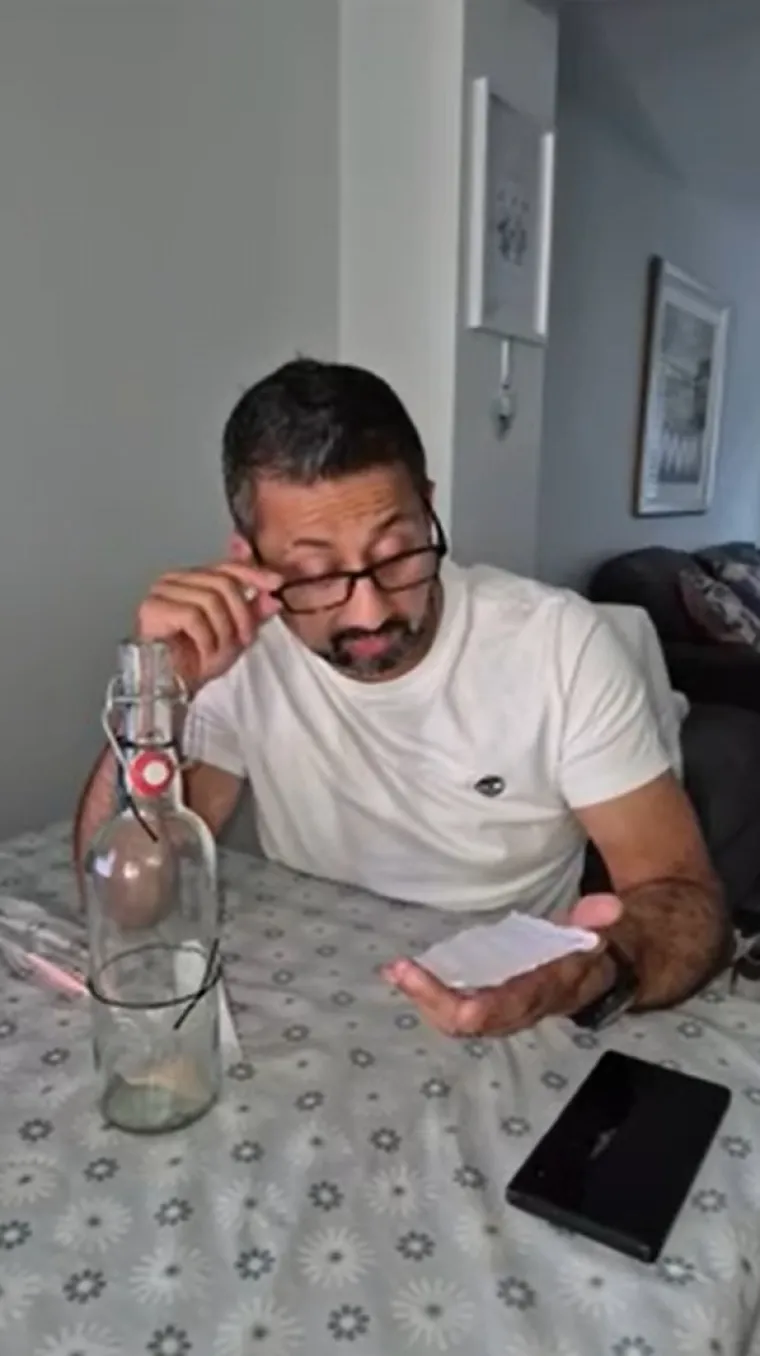 Lovac na duhove na plaži prona&scaron;ao bocu s neobičnim sadržajem: 'Je li to bila slučajnost?'