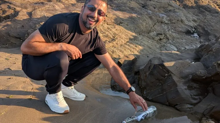 Lovac na duhove na plaži prona&scaron;ao bocu s neobičnim sadržajem: 'Je li to bila slučajnost?'