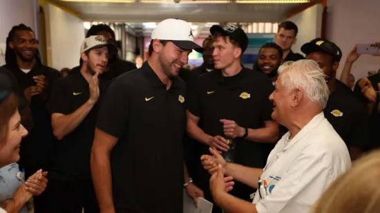 Lakersi stigli u rodili&scaron;te, a onda je Dončić naletio na opstetričara koji ga je porodio