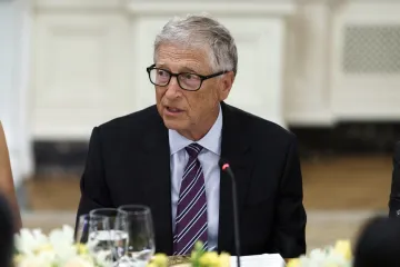 Bill Gates poslao dramatično upozorenje, traži ograničenja za AI: 'Mogli bismo izgubiti kontrolu'