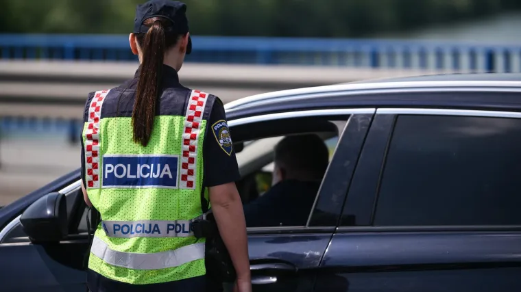 Pune ruke posla za policiju: Ulovili rekordera na A6, pazite koliko je jurio