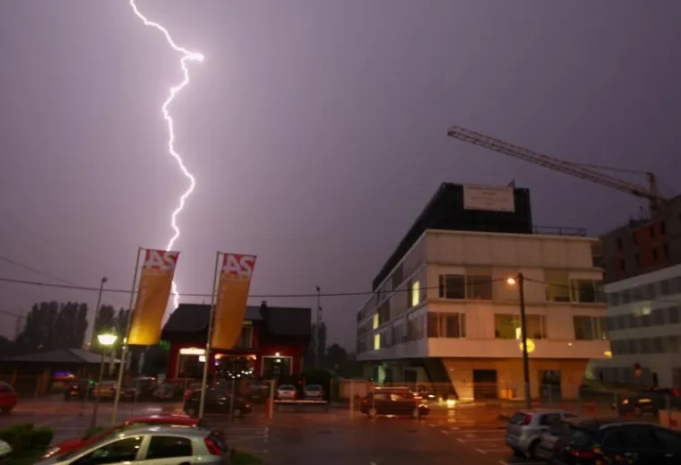 PXL ki&scaron;a munja nevrijeme zagreb Prolom oblaka Zagrebu