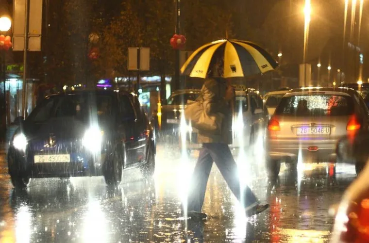 PXL ki&scaron;a munja nevrijeme zagreb Prolom oblaka Zagrebu