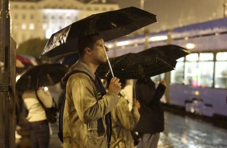 PXL ki&scaron;a munja nevrijeme zagreb Prolom oblaka Zagrebu