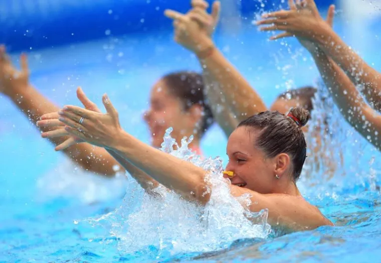 PXL plivačice vaterpolo Plivačice izvode plesne točke stankama utakmica