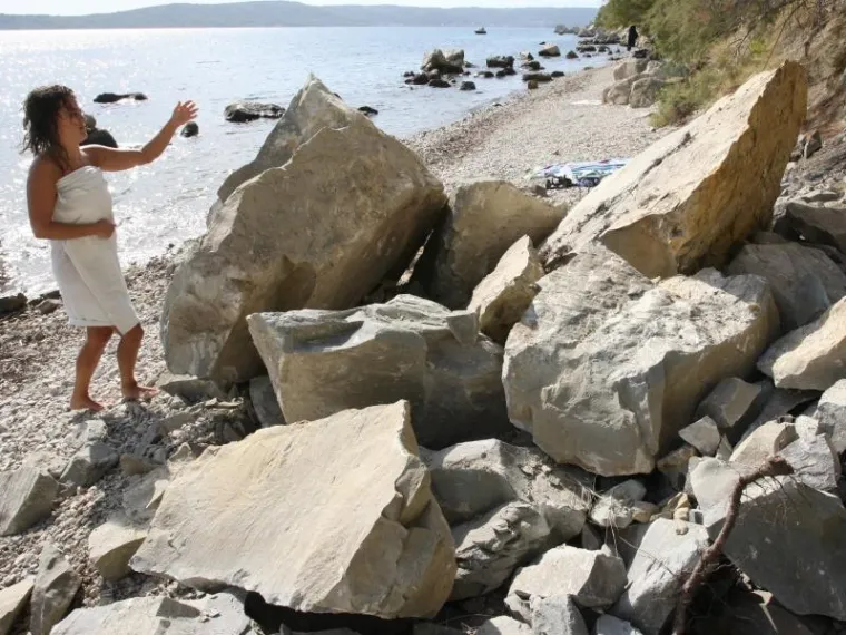 PXL odron kamenje plaža Gromade pale plažu