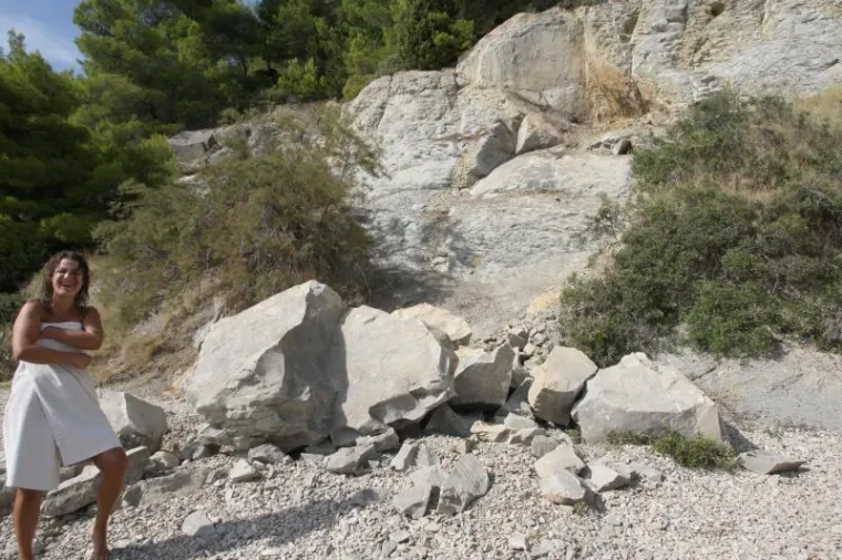 PXL odron kamenje plaža Gromade pale plažu