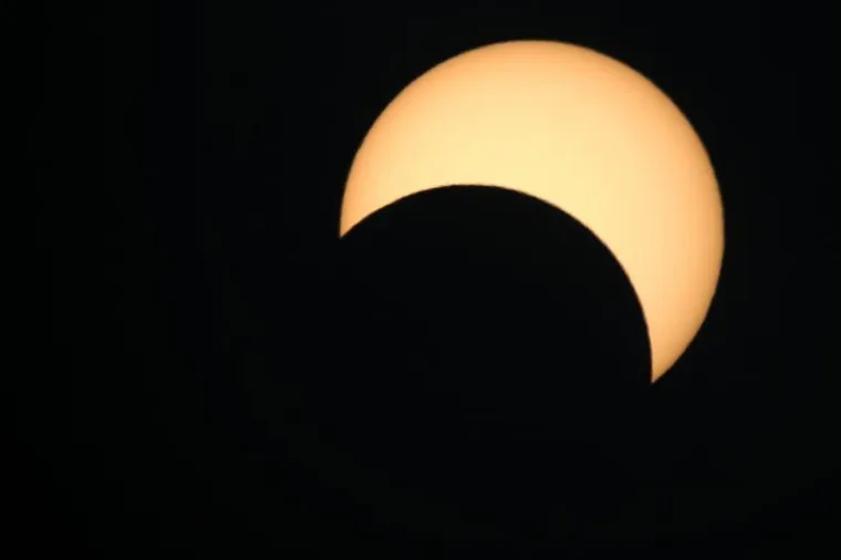 PXL - pomrčina Sunca PXL pomrčina Sunca