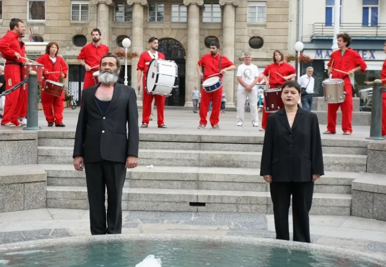 performans Vlaste Delimar i Milana Bozica performans Vlaste Delimar Milana Bozica