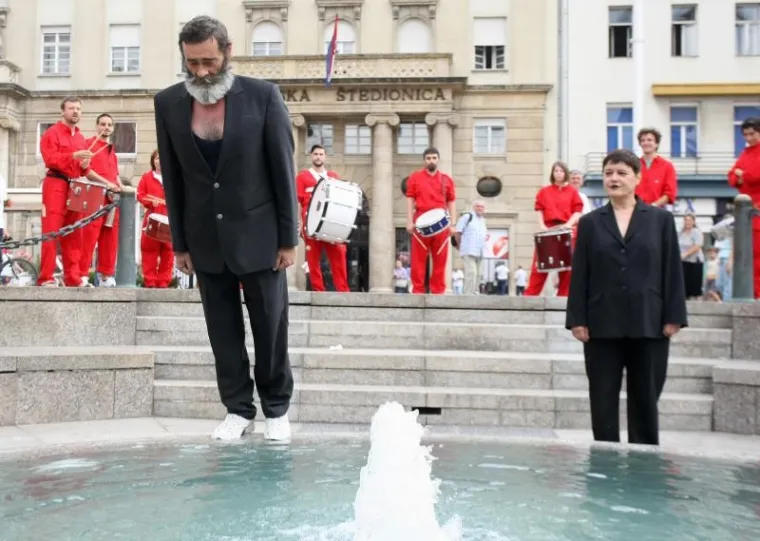 performans Vlaste Delimar i Milana Bozica performans Vlaste Delimar Milana Bozica