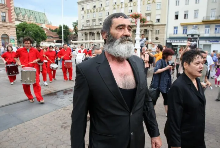 performans Vlaste Delimar i Milana Bozica performans Vlaste Delimar Milana Bozica