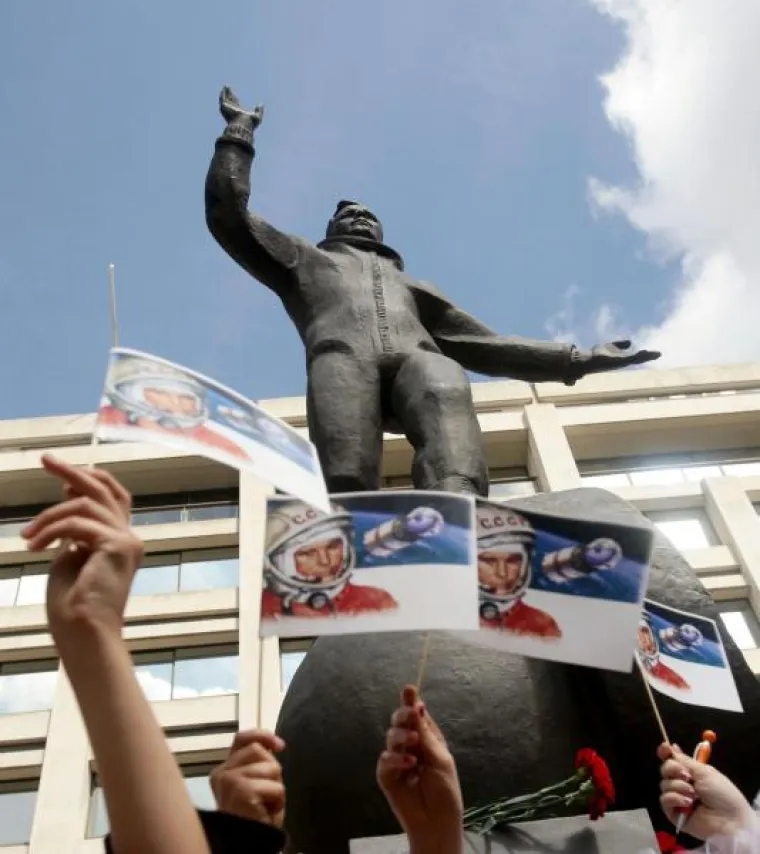 Spomenik Juriju Gagarinu u Londonu