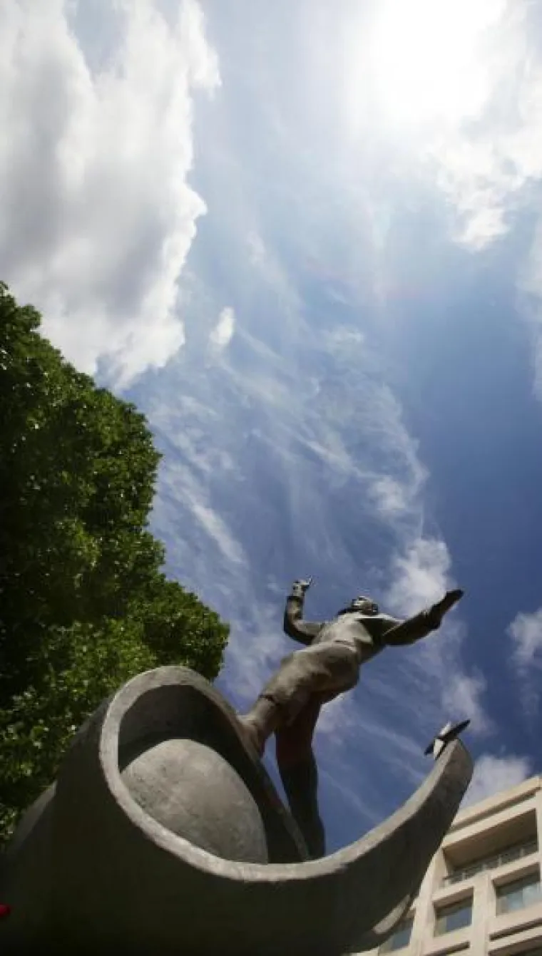 Spomenik Juriju Gagarinu u Londonu