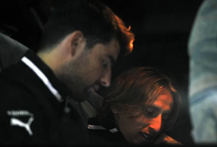 Luka Modrić i Vedran Ćorluka u autobusu čekaju polazak prema hotelu u Johannesburgu