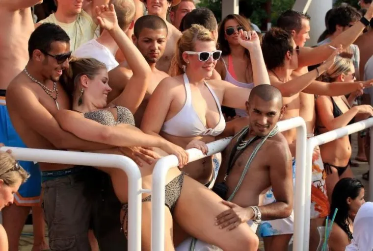 Golotinja gdje god pogleda&scaron;