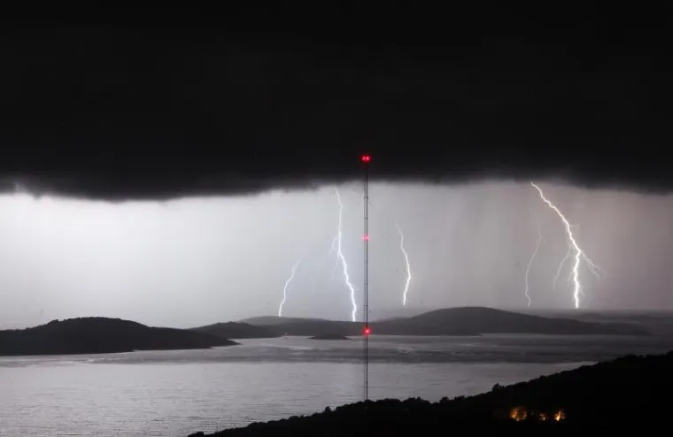 'Grom i pakao' iznad Paklenih otoka