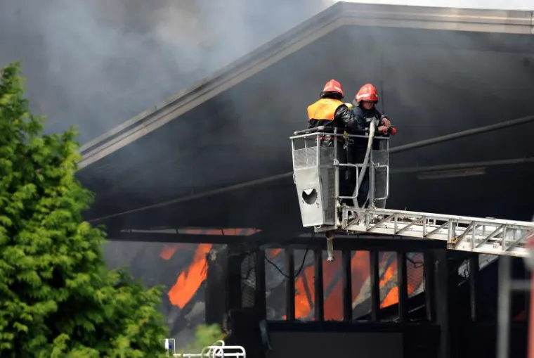 Veliki požar u zabočkoj tvornici tekstila i tepiha