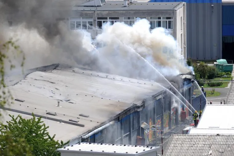 Veliki požar u zabočkoj tvornici tekstila i tepiha