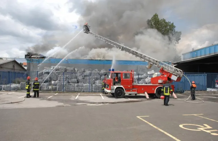 Veliki požar u zabočkoj tvornici tekstila i tepiha