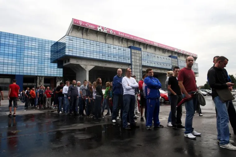 Ludnica ispred Maksimira