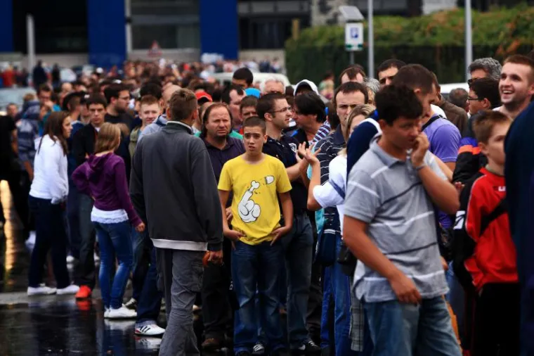 Ludnica ispred Maksimira