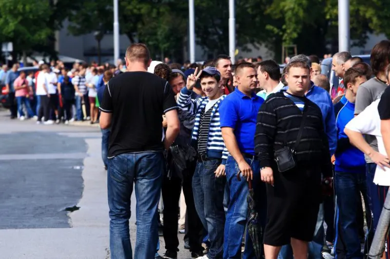 Ludnica ispred Maksimira