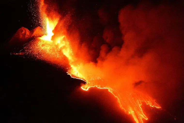 Spektakularna erupcija obasjala nebo nad Italijom