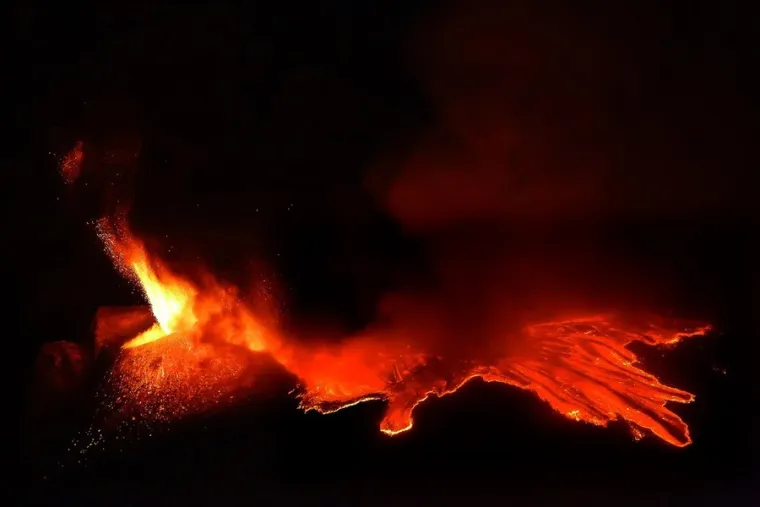 Spektakularna erupcija obasjala nebo nad Italijom