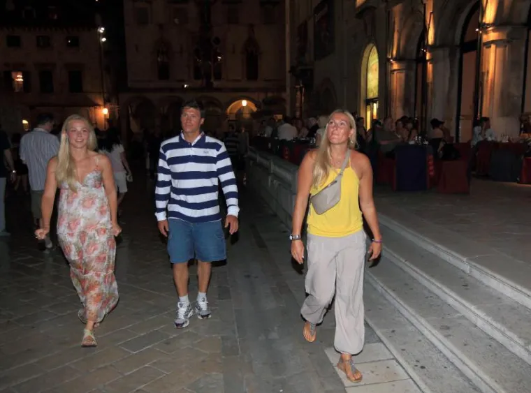 Ivica Kostelić sa sestrom i curom &scaron;etao Stradunom