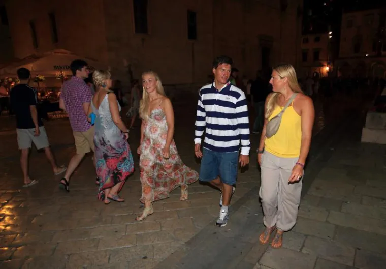 Ivica Kostelić sa sestrom i curom &scaron;etao Stradunom