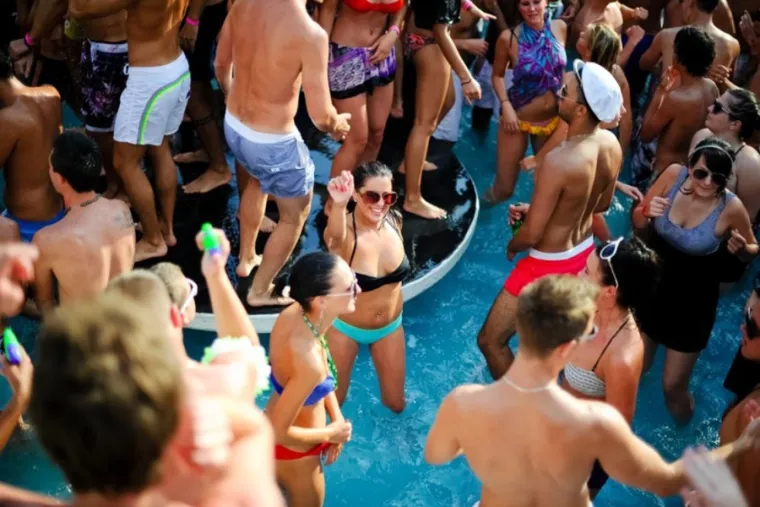 Zrće pra&scaron;i sto na sat!