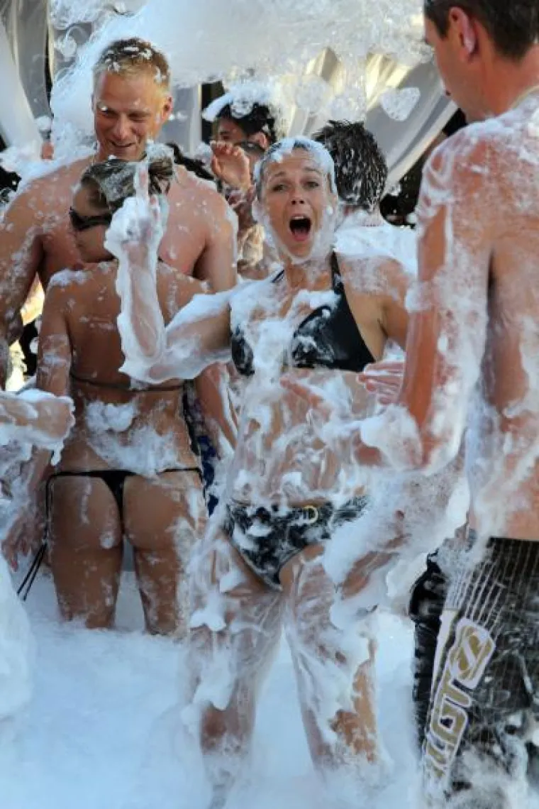 Raskala&scaron;eni pjena party u Vodicama