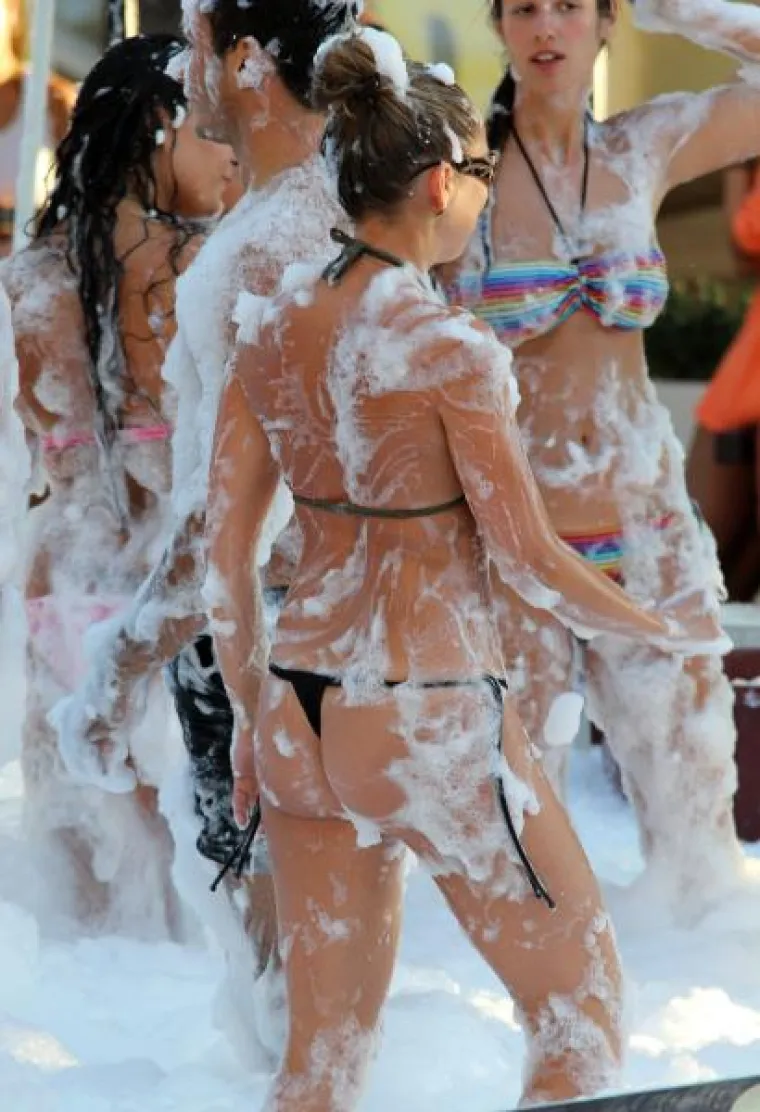 Raskala&scaron;eni pjena party u Vodicama