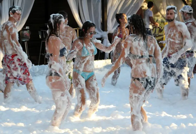 Raskala&scaron;eni pjena party u Vodicama