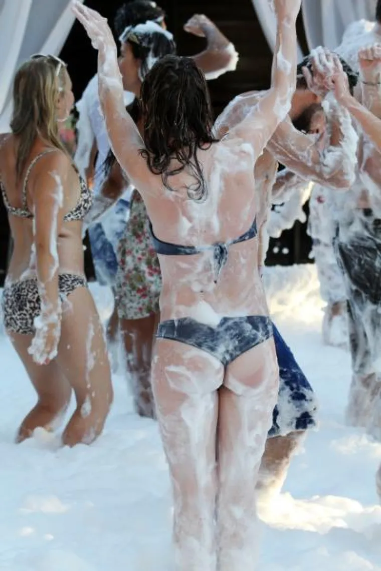 Raskala&scaron;eni pjena party u Vodicama