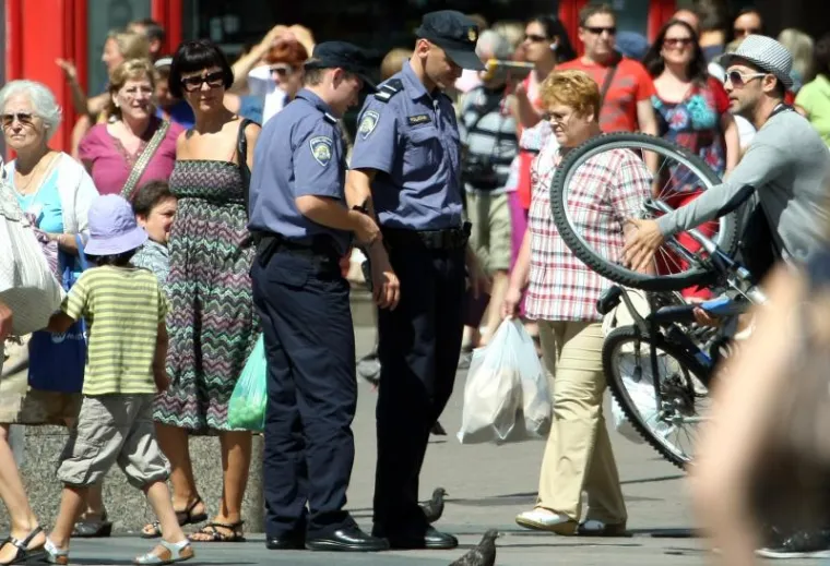 Biciklisti na meti policije