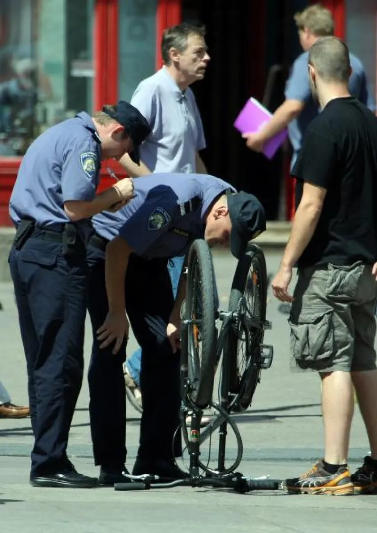 Biciklisti na meti policije