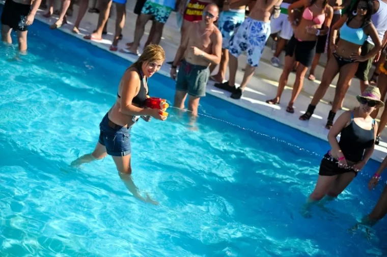 Prsata se ljepotica opustila do kraja