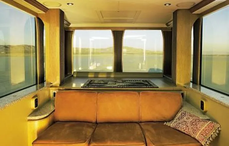 Luksuzna vila na kotačima novi dom Ashtona Kutchera