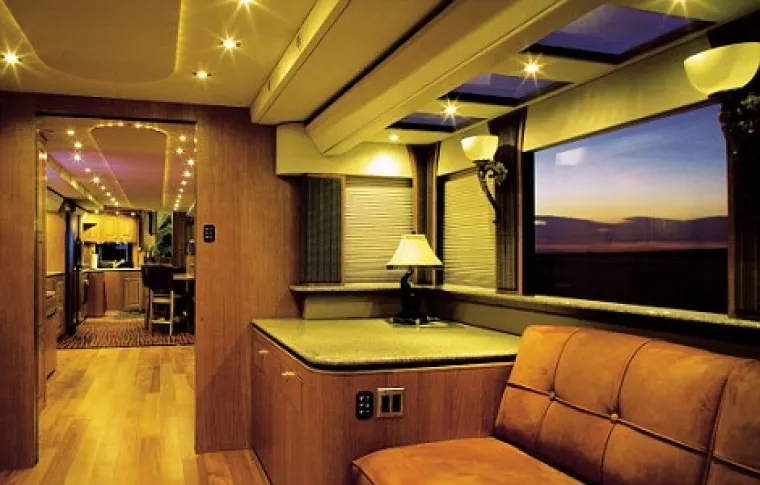 Luksuzna vila na kotačima novi dom Ashtona Kutchera