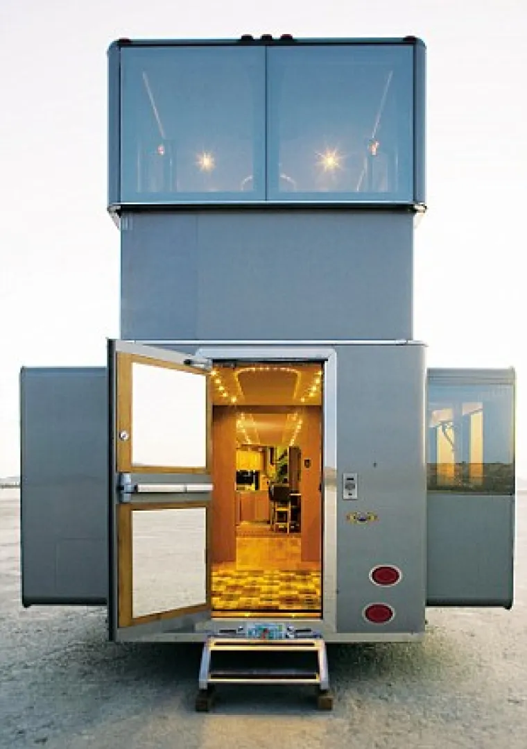 Luksuzna vila na kotačima novi dom Ashtona Kutchera